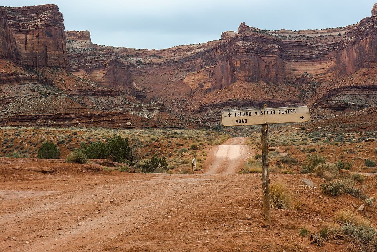 White Rim Overlook - Photo by Greg Willis from Denver, CO, usa, CC BY-SA 2.0, via Wikimedia Commons